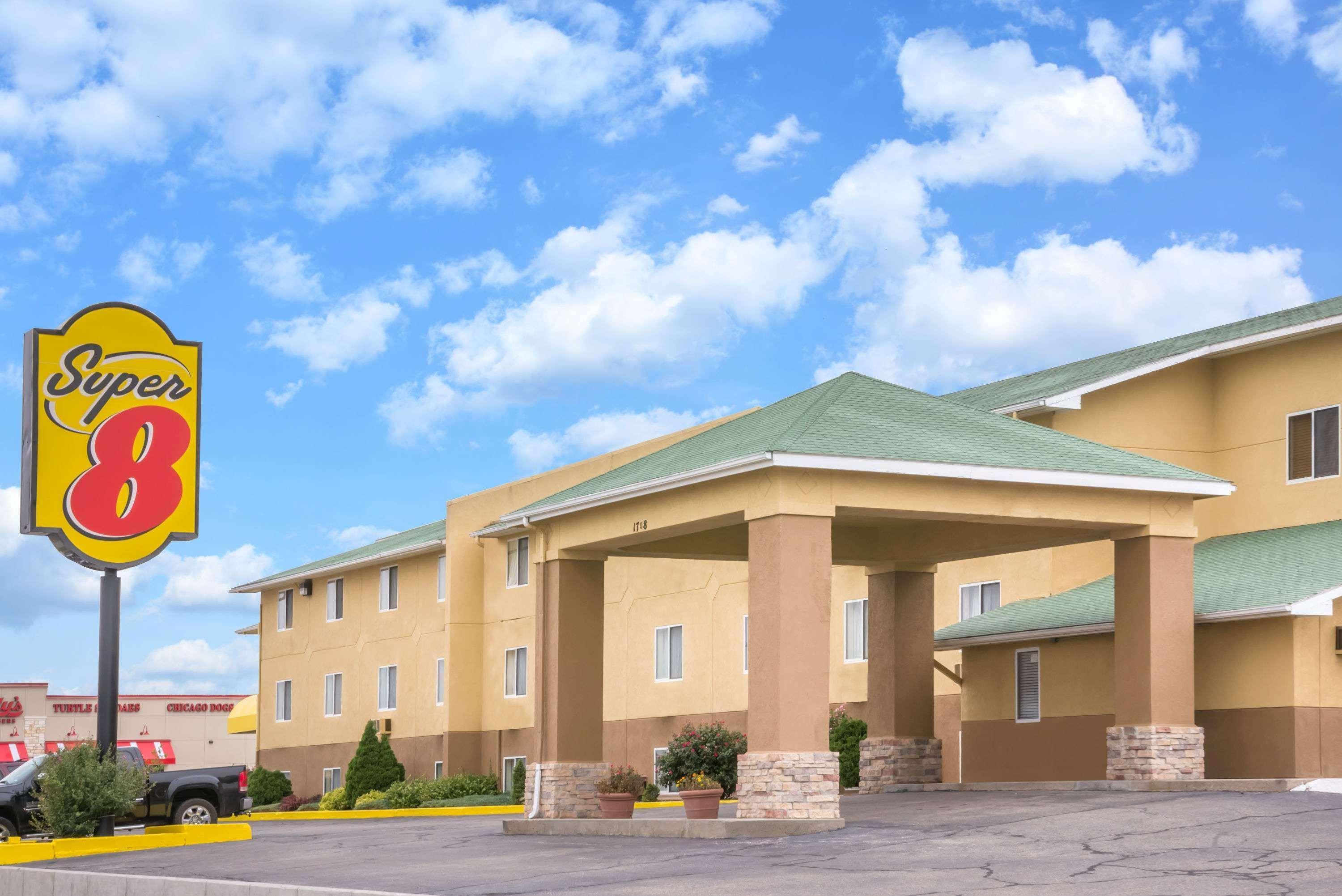 Super 8 By Wyndham Dodge City Exterior foto