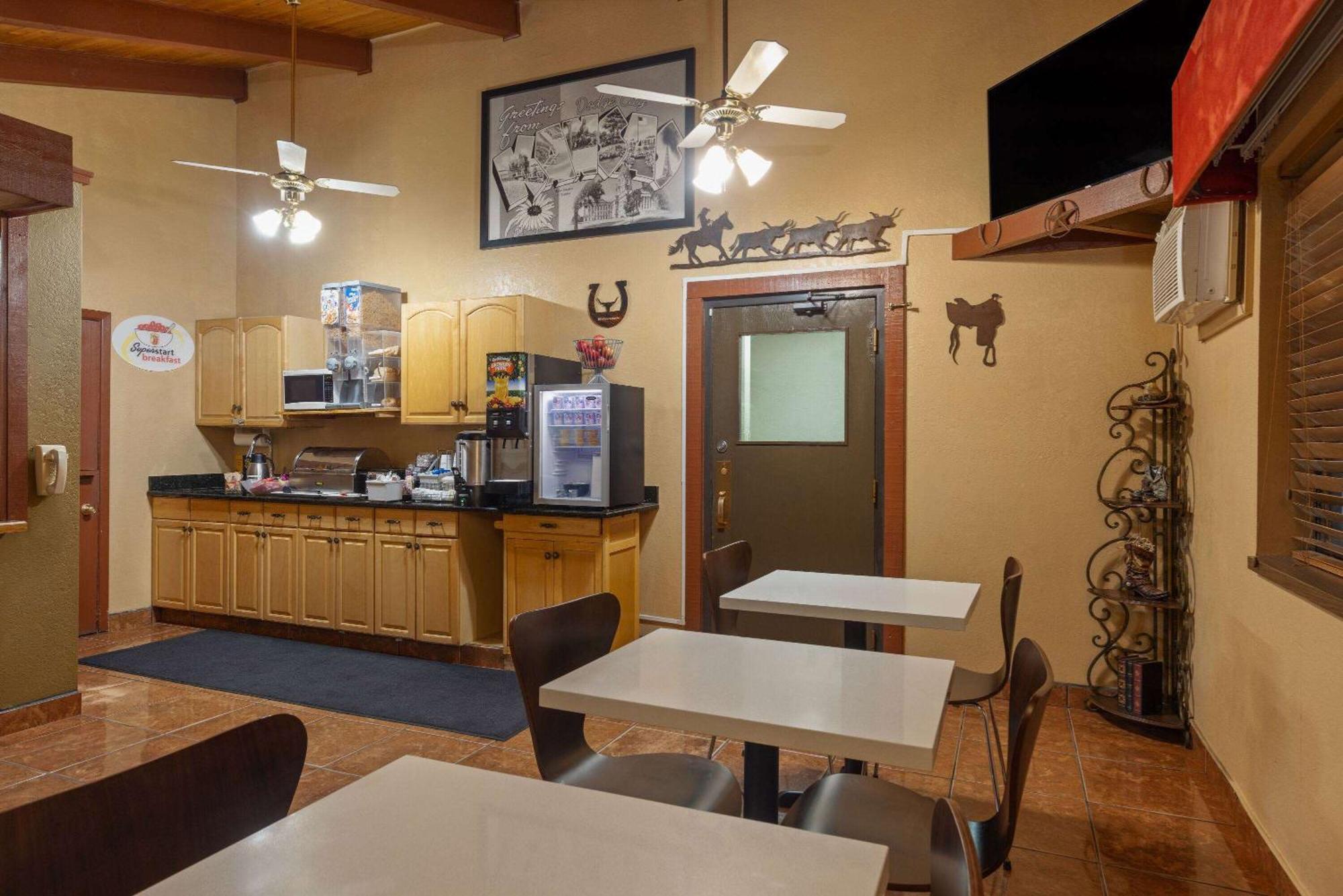 Super 8 By Wyndham Dodge City Exterior foto