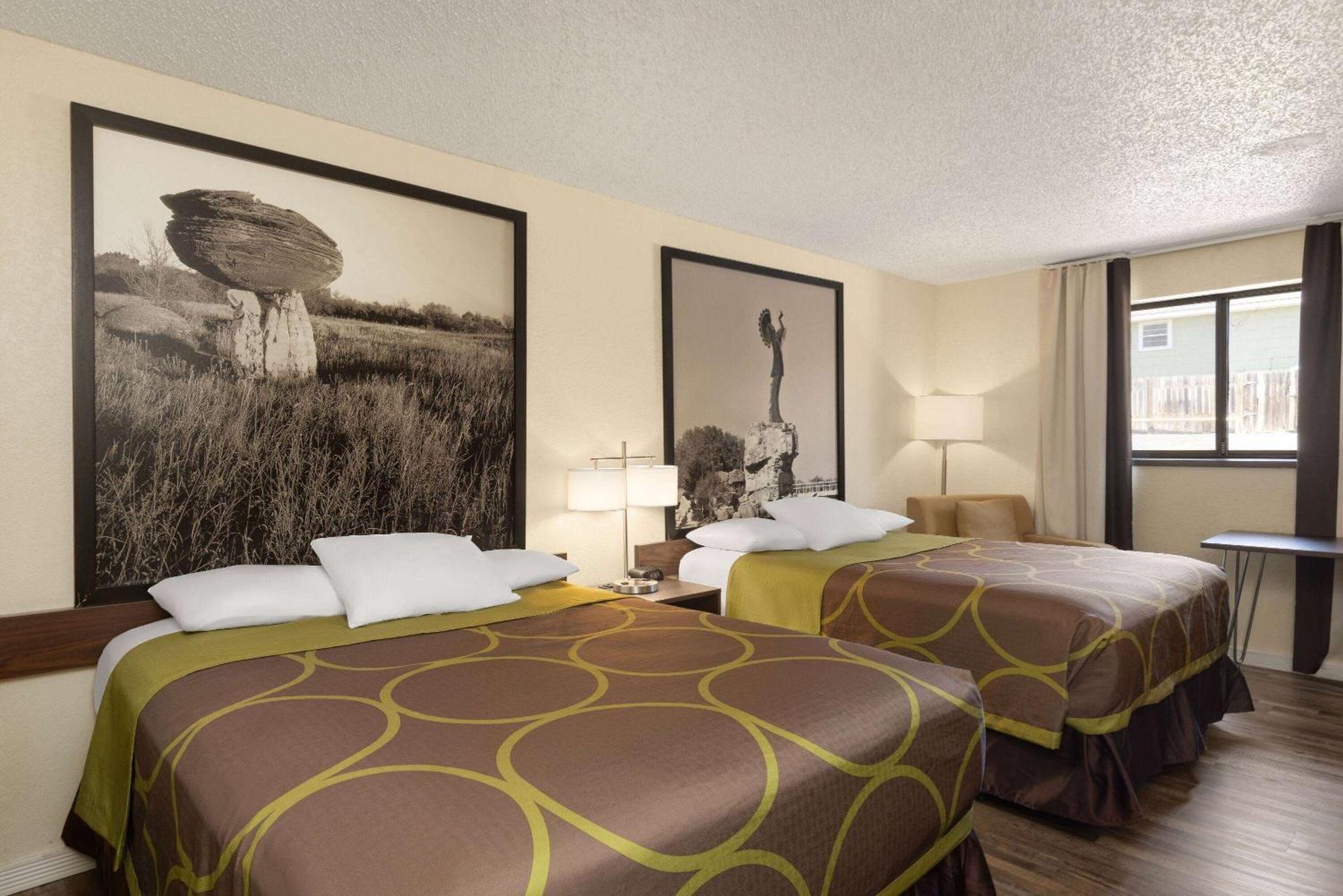 Super 8 By Wyndham Dodge City Exterior foto