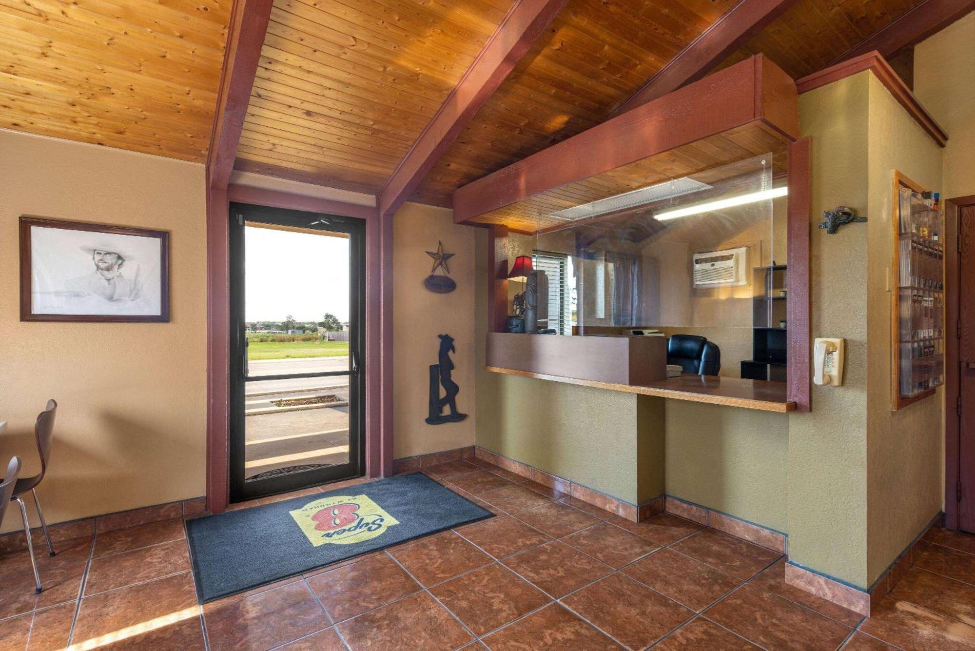Super 8 By Wyndham Dodge City Exterior foto