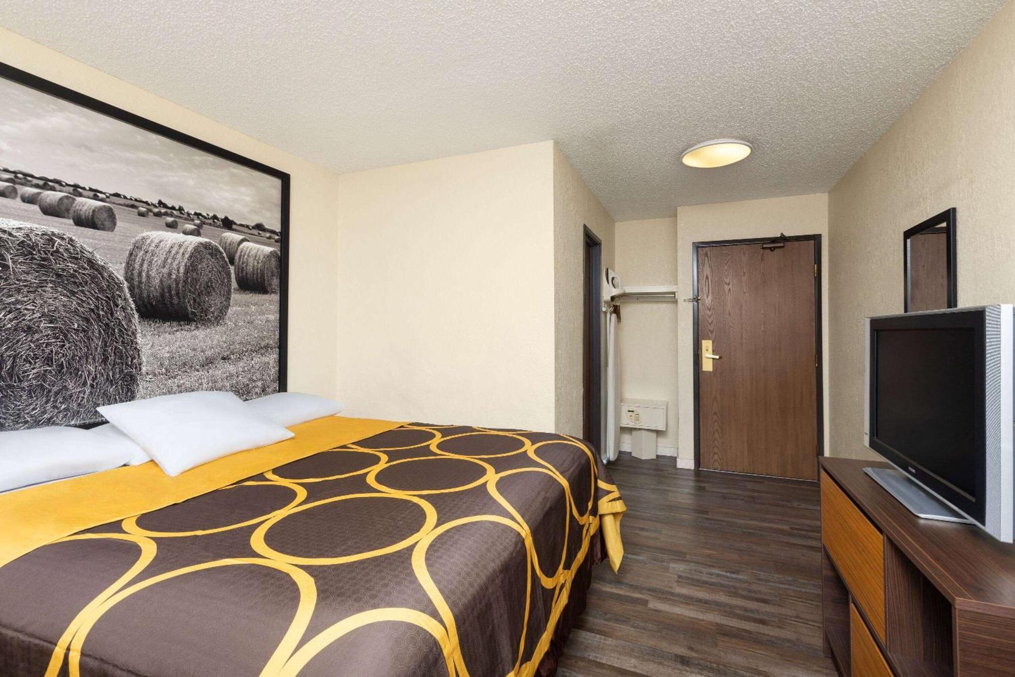 Super 8 By Wyndham Dodge City Exterior foto